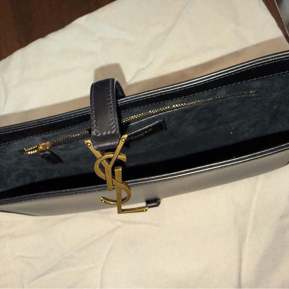 Yves Saint Laurent Le 5 à 7 bag in smooth leather - Picture 11 of 13